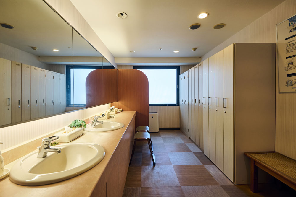 岩盤浴＿脱衣所